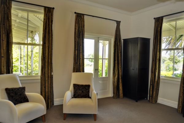 Flagstaff Lodge (Russell )
